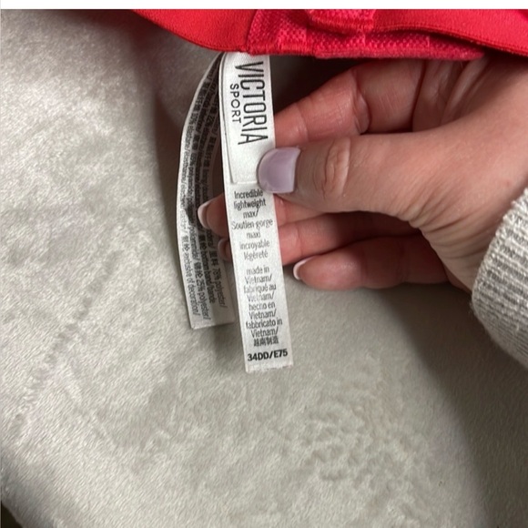 Victoria's Secret Incredible by VS Racerback Sport Bra - 34DD - Picture 3 of 7